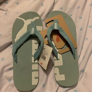 Puma flip flops